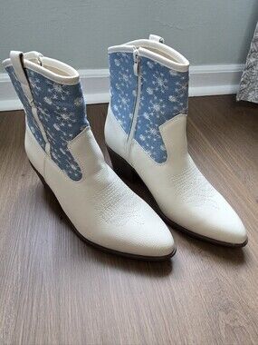 Olivia & Kate White Blue Floral Western Cowboy Ankle Boots Size 9 NEW